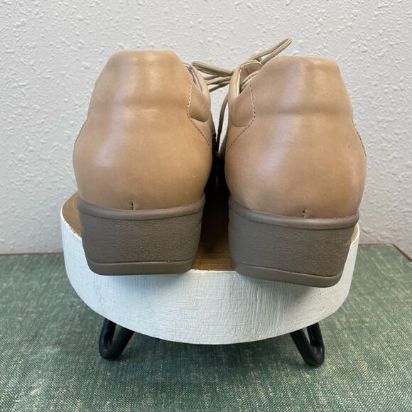 Sensible Leather Sneakers Size 7 EUC - Picture 6 of 9